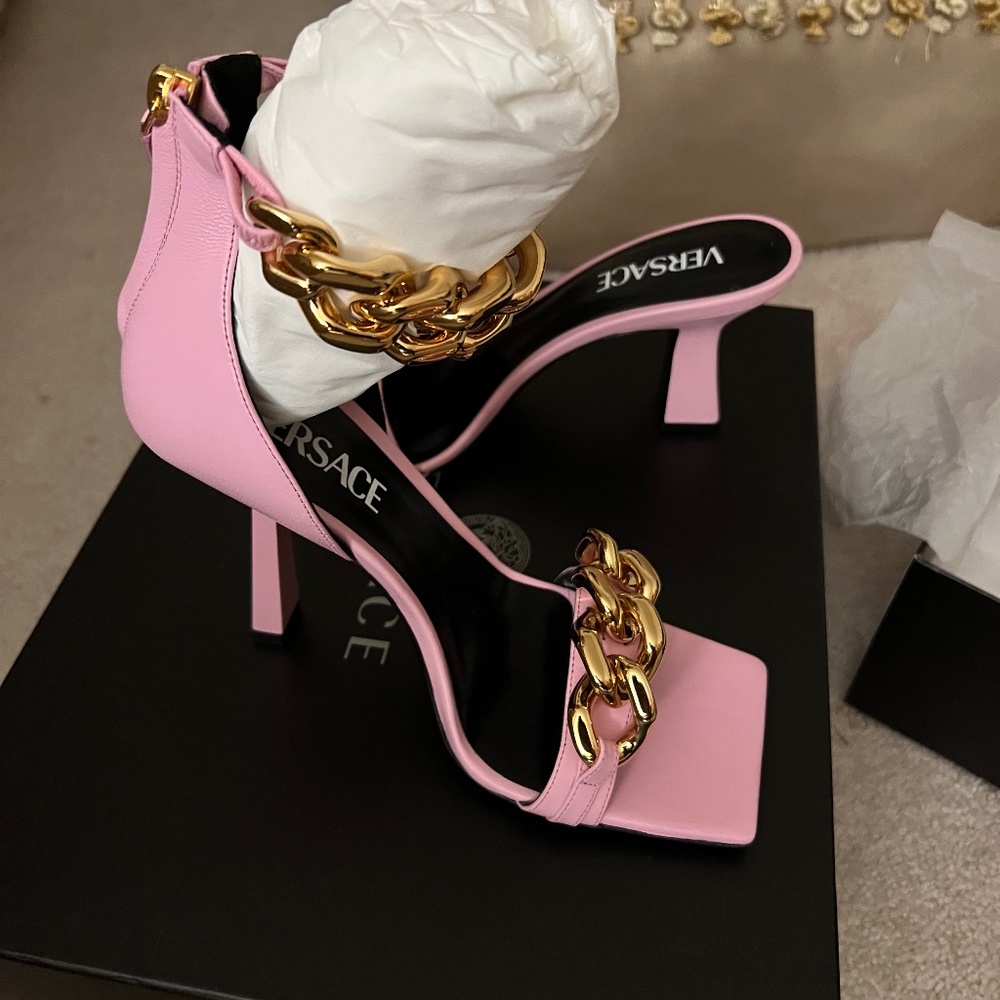 40 NEW $1,450 VERSACE Pink Leather MEDUSA CHARM High Heel Chunky CHAIN SANDALS